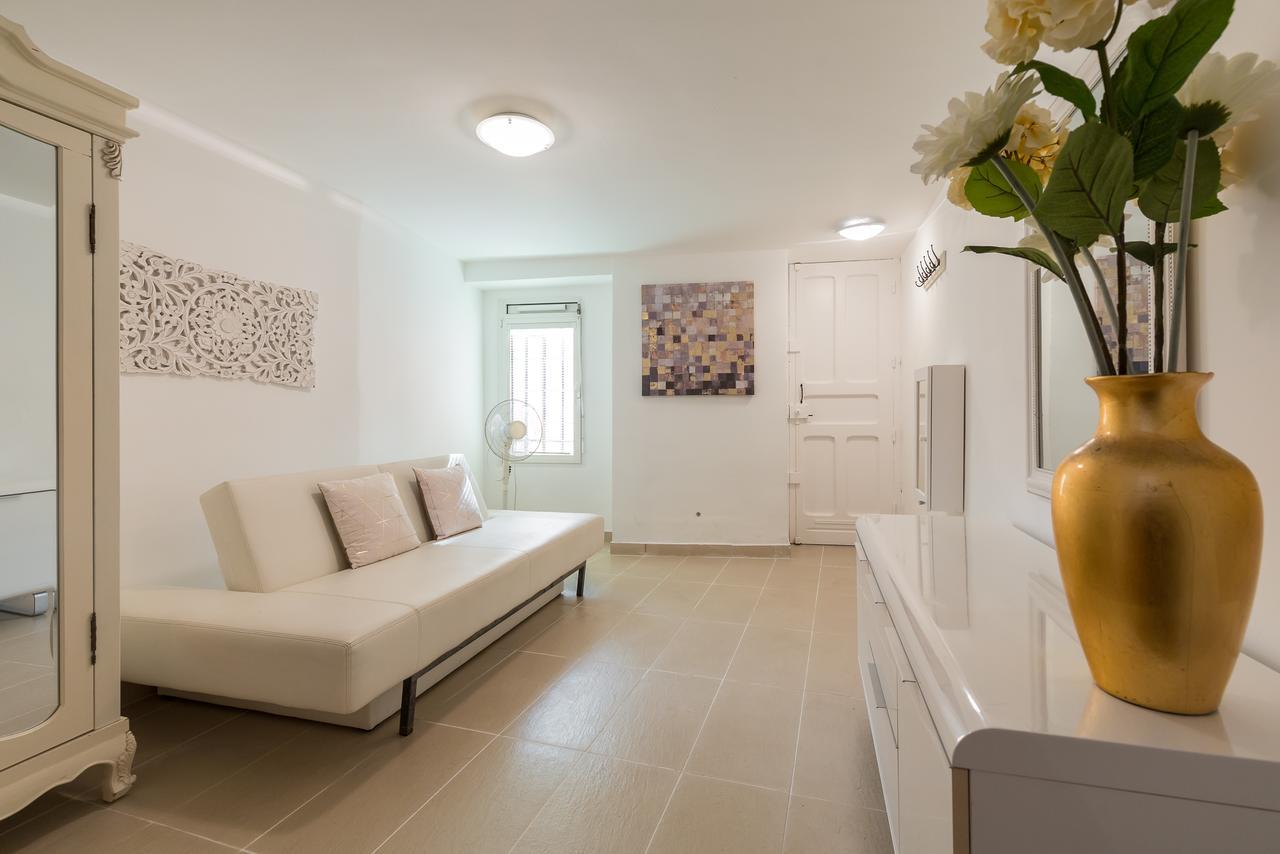 Apartment Marché Townhouse: Split-level Retreat Near Palais